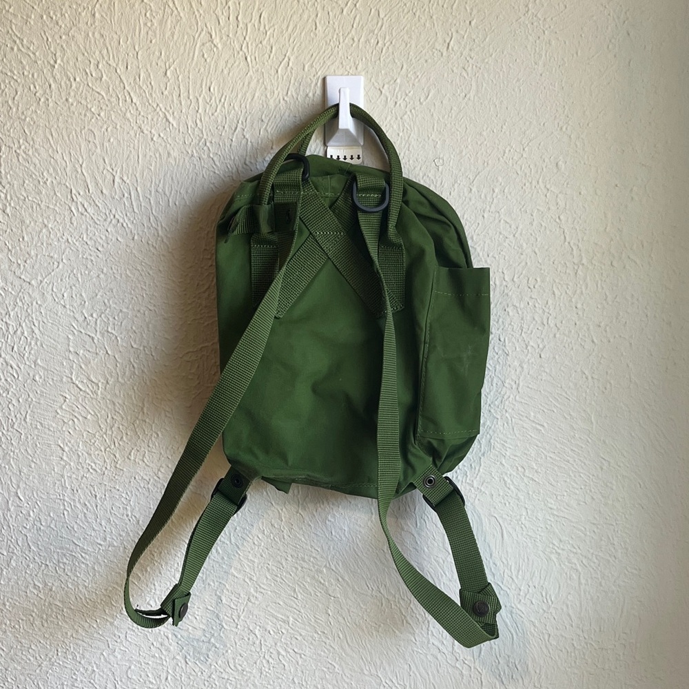Kånken mini Green Backpack - Picture 2 of 6